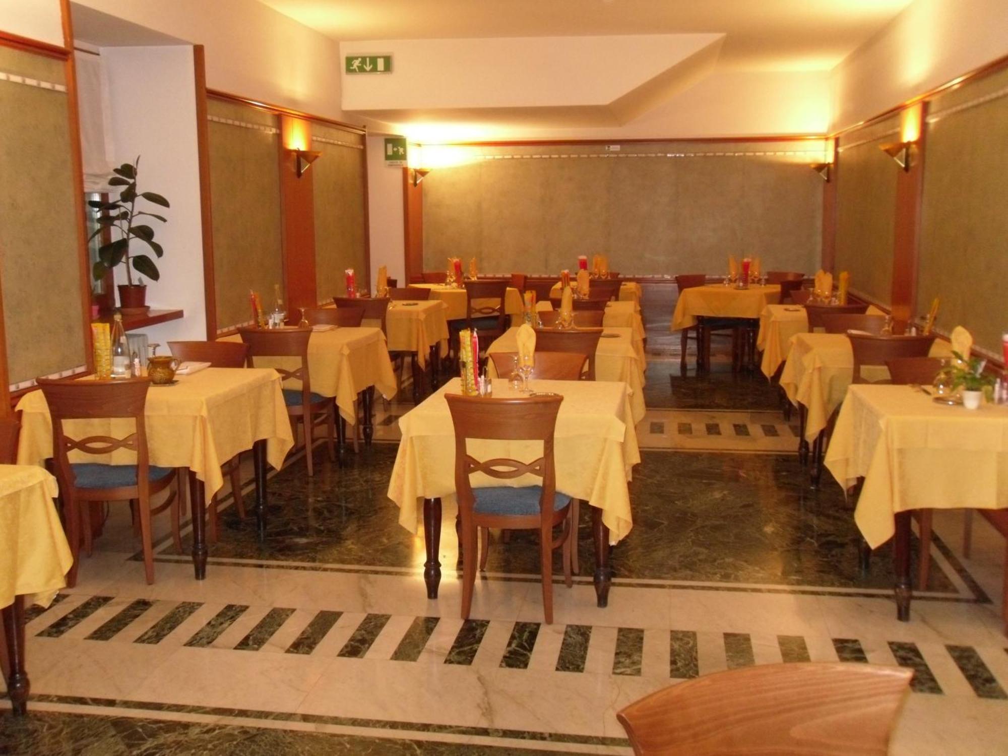 Hotel Centrale San Pellegrino Terme Dış mekan fotoğraf