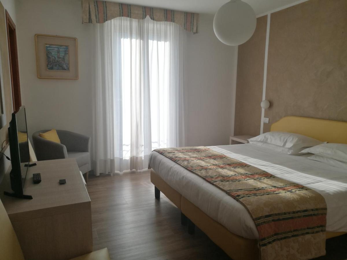Hotel Centrale San Pellegrino Terme Oda fotoğraf